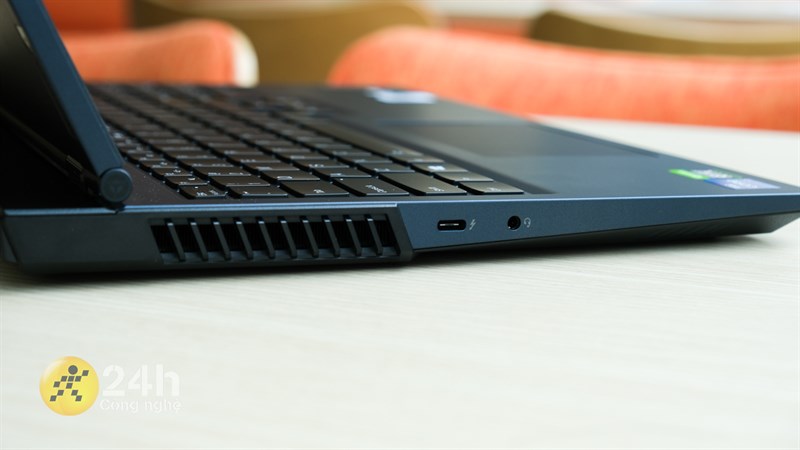 Cạnh trái của Lenovo Legion 5 15ITH6.