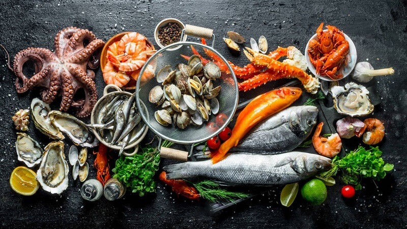 Các loại hải sản và cá luôn chứa các khoáng chất tốt cho cơ thể người bệnh
