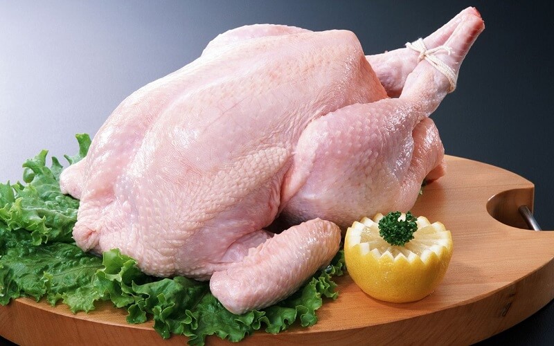 Thịt gà là thực phẩm nên tránh ăn khi bị viêm da cơ địa