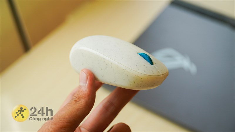 Bên phải của Microsoft Ocean Plastic Mouse