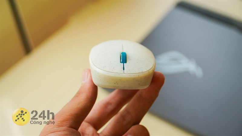 Phía trước của Microsoft Ocean Plastic Mouse