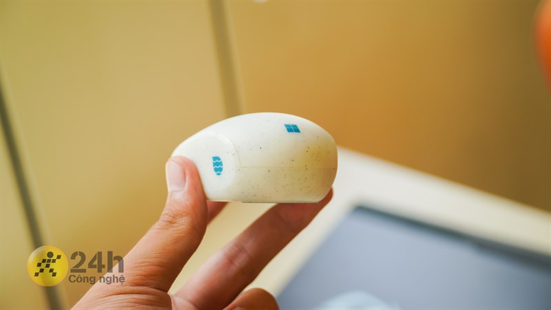 Phía sau của Microsoft Ocean Plastic Mouse