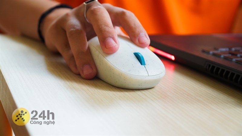 Chuột Microsoft Ocean Plastic mang đến cảm giác cầm nắm thoải mái