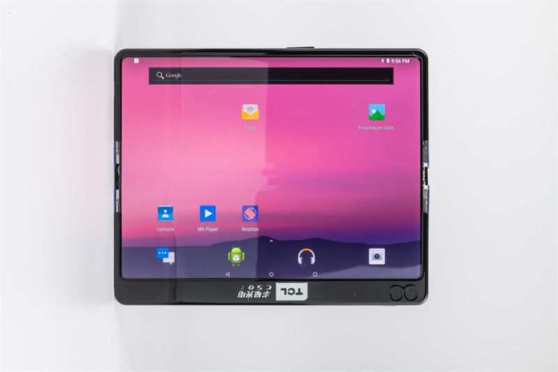 TCL bất ngờ trình làng hai mẫu điện thoại gập đặc biệt tại MWC 2022