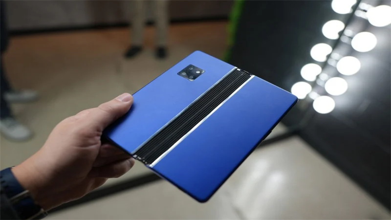 TCL bất ngờ trình làng hai mẫu điện thoại gập đặc biệt tại MWC 2022