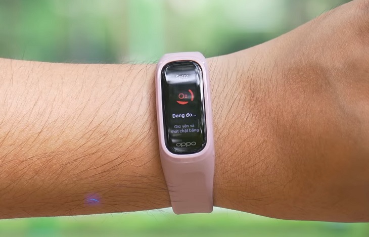 Tổng hợp cách đo nồng độ oxy trong máu (SpO2) trên smartwatch > đồng hồ OPPO tốn khoảng vài giây để tiến hành đo trước khi hiển thị kết quả chỉ số SpO2 của bạn.