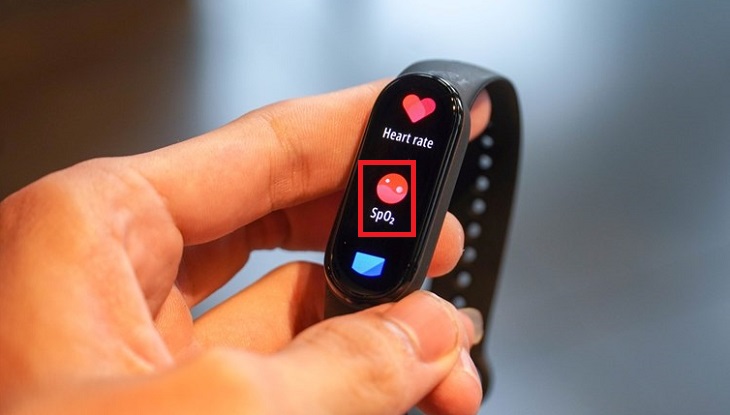 Tổng hợp cách đo nồng độ oxy trong máu (SpO2) trên smartwatch > Đeo đồng hồ lên cổ tay, rồi chọn SpO2.