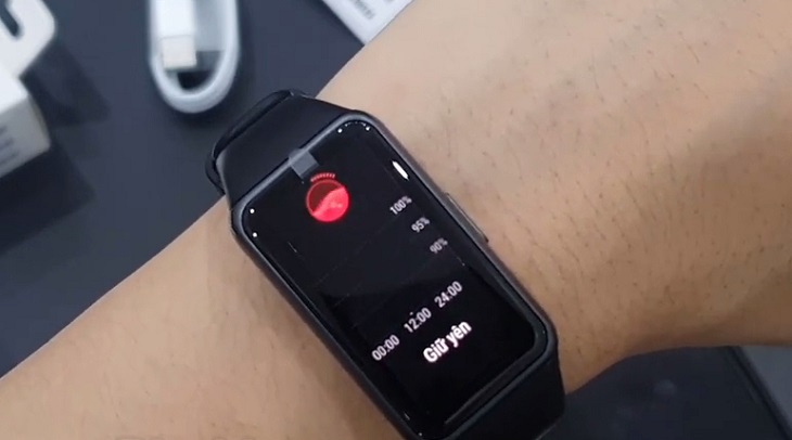 Tổng hợp cách đo nồng độ oxy trong máu (SpO2) trên smartwatch > Nhấn vào nút Đo, rồi bạn giữ yên để thiết bị đo nồng độ oxy trong máu khoảng 3 giây.