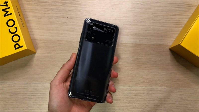 Ốp lưng tặng kèm POCO M4 Pro 4G có chất lượng khá tốt Ốp lưng tặng kèm POCO M4 Pro 4G có chất lượng khá tốt