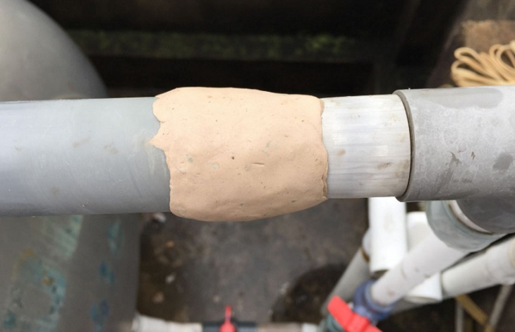 Máy bơm tăng áp kêu tạch tạch liên tục - Nguyên nhân và cách khắc phục đơn giản > Kiểm tra kỹ đường ống và thay thế (nếu bị vỡ)