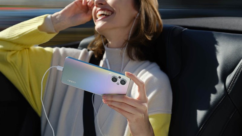 Hiệu ứng chuyển màu độc đáo của mặt lưng khiến bạn yêu ngay từ cái nhìn đầu tiên. Hiệu ứng chuyển màu độc đáo của mặt lưng khiến bạn yêu ngay từ cái nhìn đầu tiên.