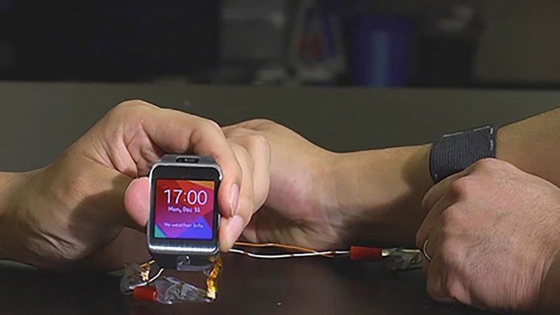 Pin co giãn được ứng dụng dành cho các thiết bị đeo (Wearable) Pin co giãn được ứng dụng dành cho các thiết bị đeo (Wearable)