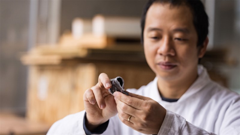 Nhà khoa học Việt chế tạo pin siêu mỏng Nhà khoa học Việt chế tạo pin siêu mỏng