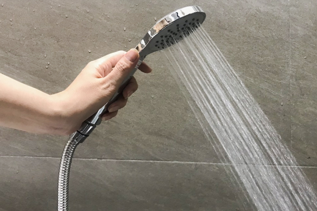Tay sen tăng áp nóng lạnh nhựa kèm dây Eurover PLE-063S