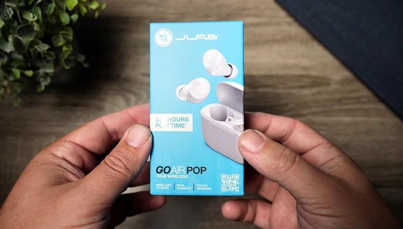 Trên tay tai nghe JLab GO Air POP: Nhỏ gọn, pin lớn, chất âm ổn định