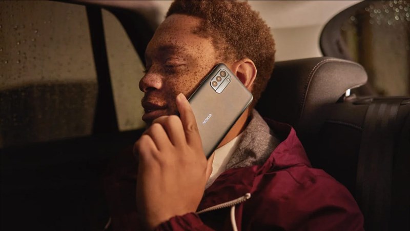 Khung kim loại cùng mặt lưng nhựa giúp Nokia G11 vừa bền bỉ lại vừa thoải mái khi cầm trên tay. Khung kim loại cùng mặt lưng nhựa giúp Nokia G11 vừa bền bỉ lại vừa thoải mái khi cầm trên tay.