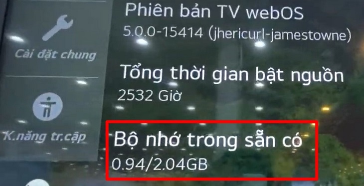 Bạn hãy xem mục Bộ nhớ trong có sẵn của tivi là biết bộ nhớ mà bạn đã sử dụng.