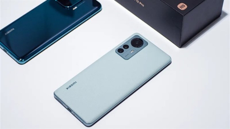 Mặt lưng ấn tượng của Xiaomi 12 Pro Mặt lưng ấn tượng của Xiaomi 12 Pro