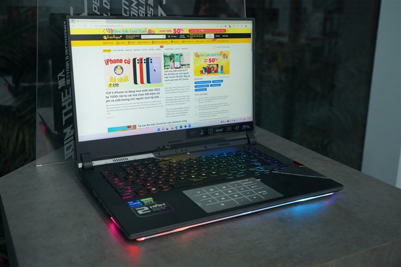 Strix SCAR 15 sở hữu trên mình một cấu hình thuộc hàng khủng. Nguồn: ASUS. Strix SCAR 15 sở hữu trên mình một cấu hình thuộc hàng khủng. Nguồn: ASUS.