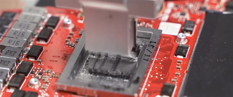 ASUS đã áp dụng tự động hóa hoàn toàn quy trình tra keo cho các sản phẩm của hãng. Nguồn: ASUS. ASUS đã áp dụng tự động hóa hoàn toàn quy trình tra keo cho các sản phẩm của hãng. Nguồn: ASUS.