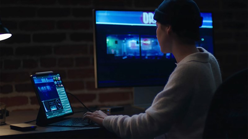 iPad Pro M1 2021 nổi bật với con chip Apple M1. Nguồn: Marques Brownlee. iPad Pro M1 2021 nổi bật với con chip Apple M1. Nguồn: Marques Brownlee.