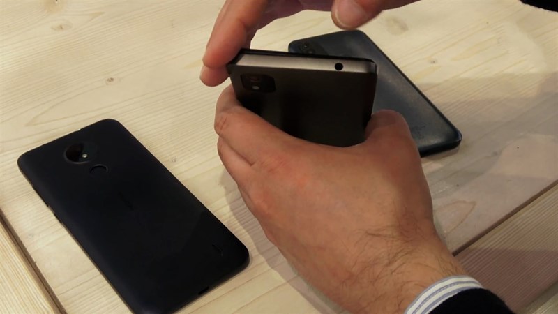Cạnh trên Nokia C2 (2022) là nơi đặt lỗ cắm tai nghe 3.5 mm