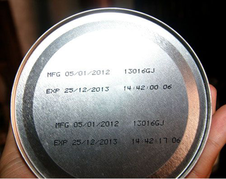 Kiểm tra hạn sử dụng của sữa