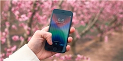 den iPhoneSE32022 NikiasMolina12