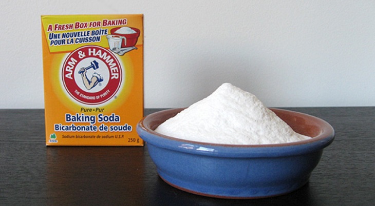 Use baking soda for cleaning and deodorizing the mini refrigerator