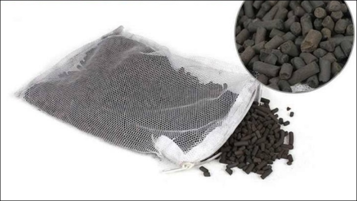 Use charcoal to eliminate odors in the mini refrigerator