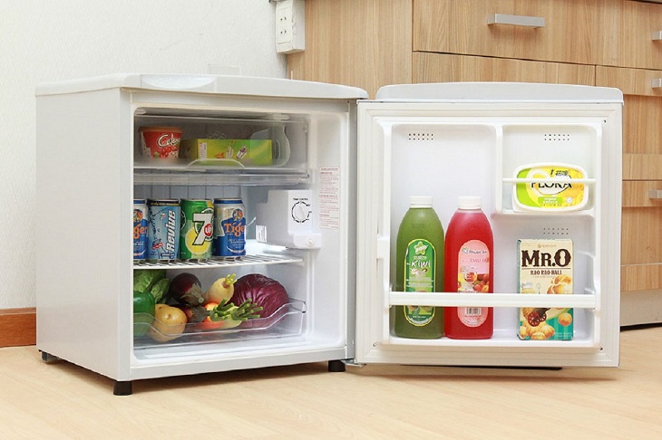 Removing food from the mini refrigerator