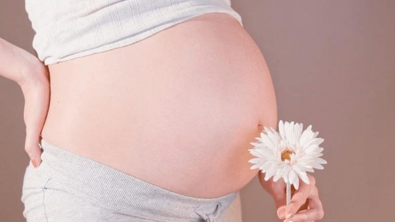 Nội tiết tố thay đổi khi mang thai cũng khiến cho tuyến sữa bị tắc