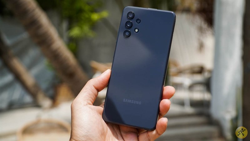 Chất liệu nhựa nhưng vẫn toát lên vẻ sang trọng của Galaxy A32
