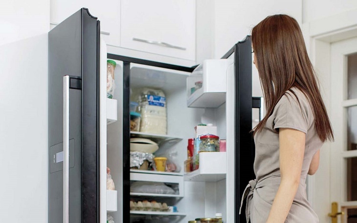 A refrigerator that cools poorly or doesn't cool is also a cause of an unpleasant odor