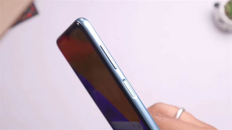 Cạnh phải của Galaxy F23 5G