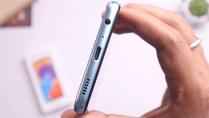 Cạnh đáy của Galaxy F23 5G