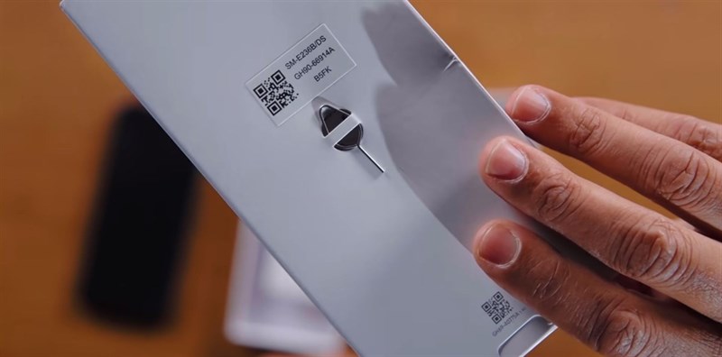 Phụ kiện đi kèm với Galaxy F23 5G