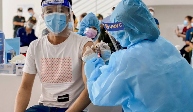 Có nên chích ngừa Covid sớm hơn lịch không? Có sao không?