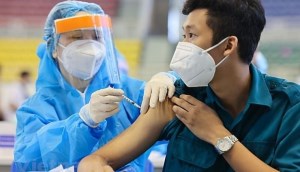 Nam giới sau tiêm vaccine Covid xong có được quan hệ không?