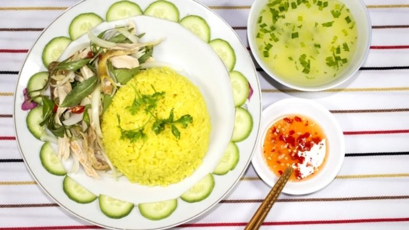 How to make Phu Yen shredded chicken rice is fragrant and delicious like outside