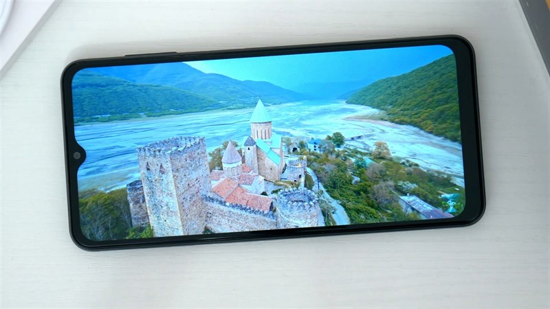 Màu sắc, độ sáng và độ tương phản đều được màn hình Galaxy A13 5G thể hiện khá tốt