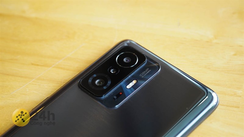 Xiaomi 11T Pro có cụm camera sau khá hầm hố