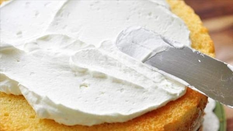 Cách làm kem bánh gato bằng sữa tươi đơn giản đẹp mắt tại nhà