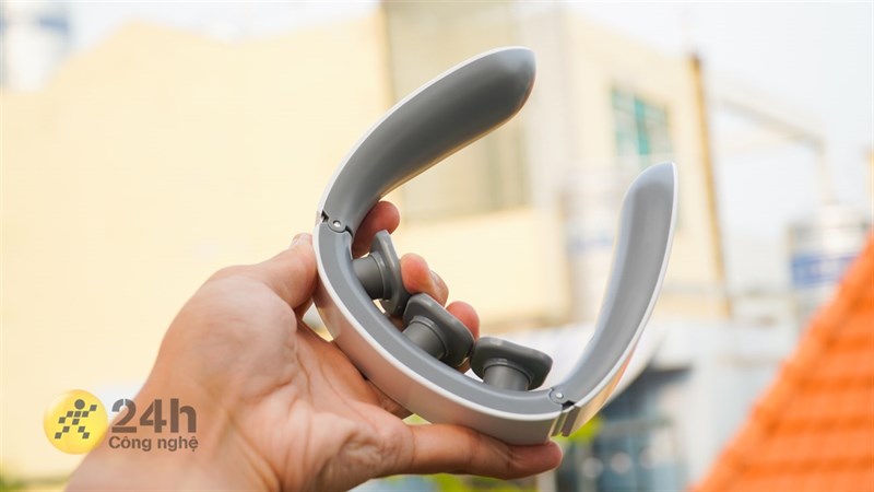 Kích thước nhỏ gọn giúp người dùng có thể mang máy massage đi bất kỳ đâu