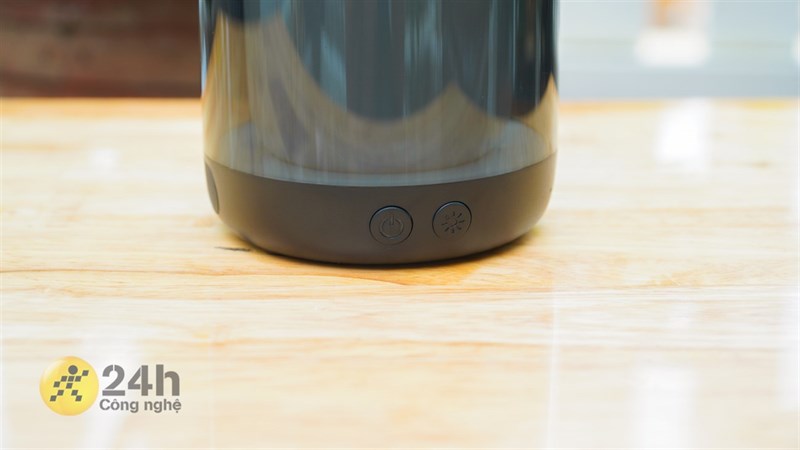 Nút nguồn và nút điều chỉnh chế độ ánh sáng của loa bluetooth Olike S1
