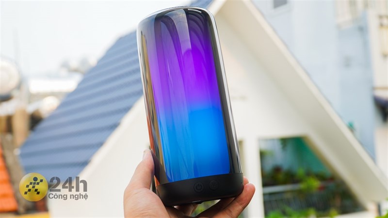 Dải đèn LED của loa giúp tăng tính thẩm mỹ 