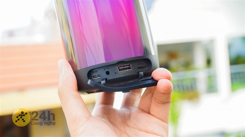 Các cổng kết nối của Olike S1 khá đa dạng 