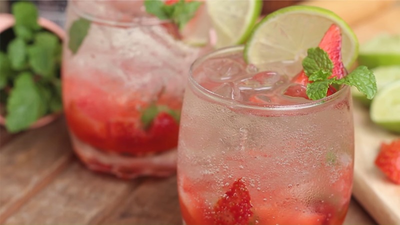 Học ngay công thức làm Strawberry mojito thơm ngon, mát lạnh