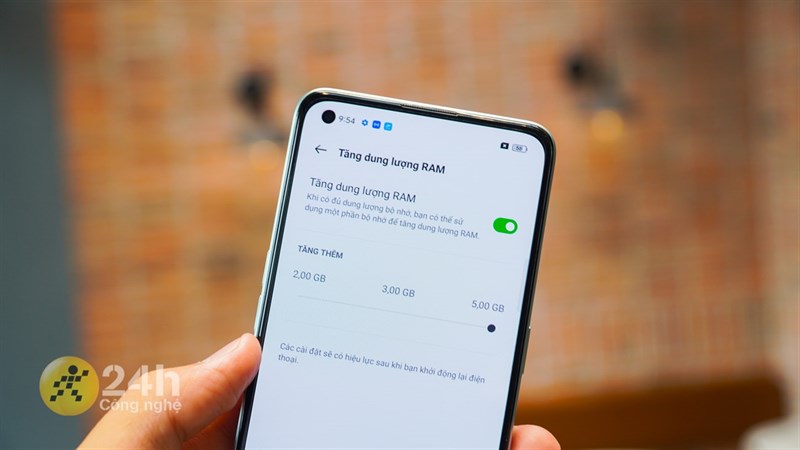 Trên tay OPPO Reno7 Z 5G: Thiết kế trẻ trung, cấu hình mạnh, pin khá