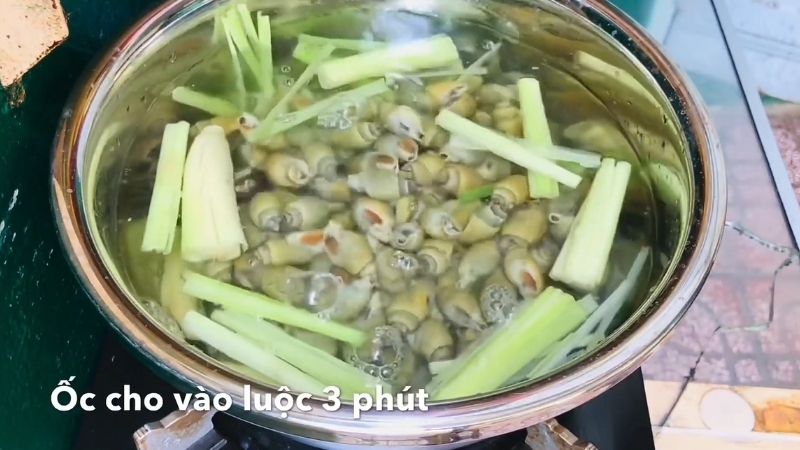 Nấu ốc với sả